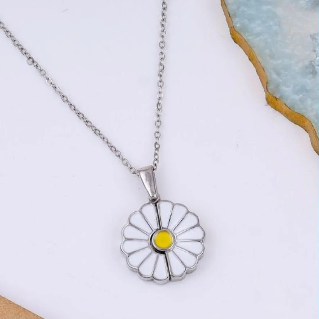 Daisy Necklace - Image 6