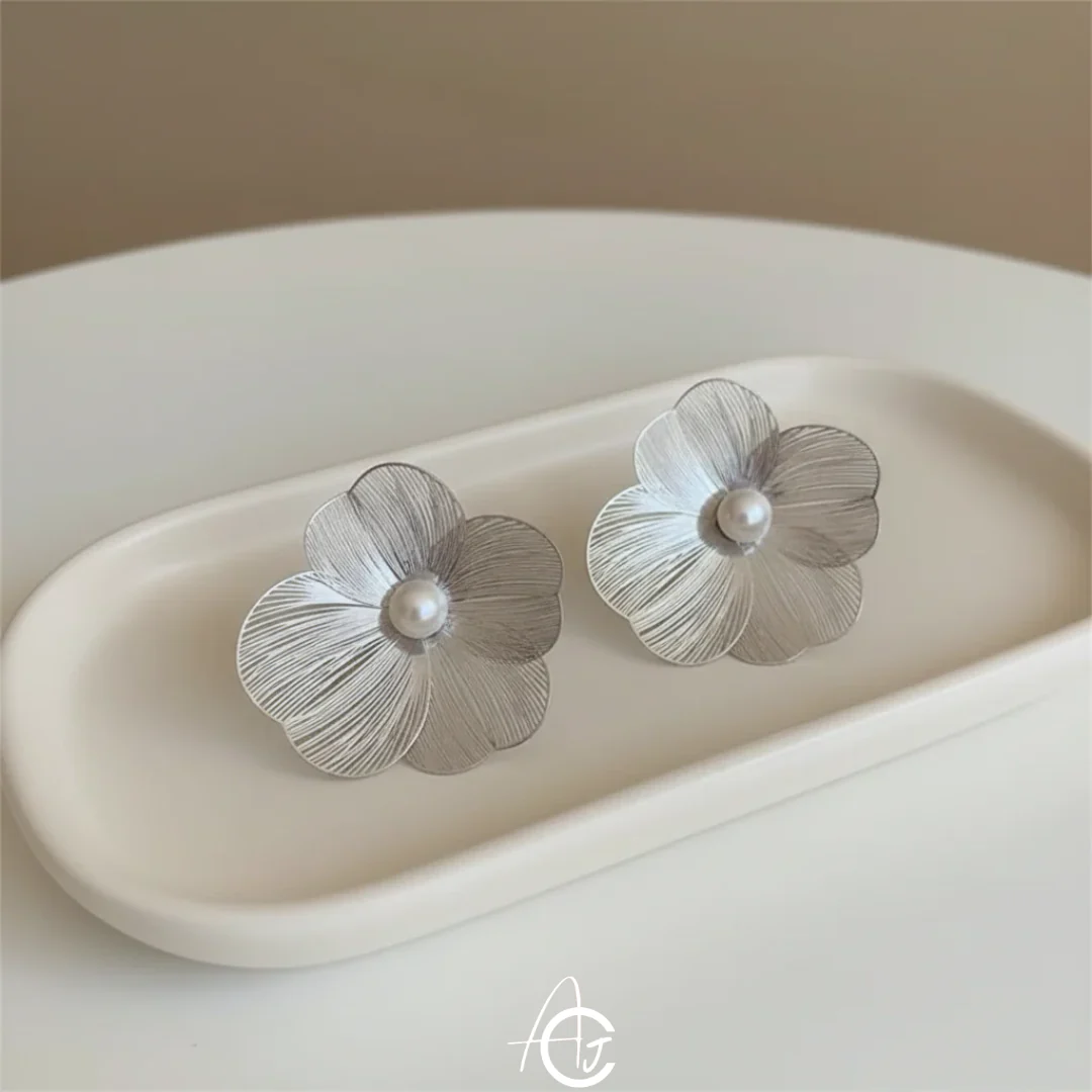 Daisy Silver Earrings - Image 5
