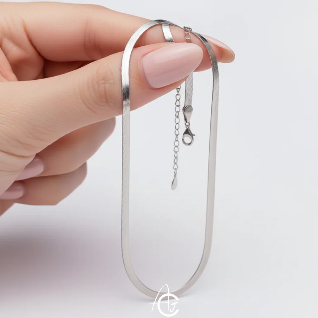 Trendy Fashionista Silver Neckchain - Image 3