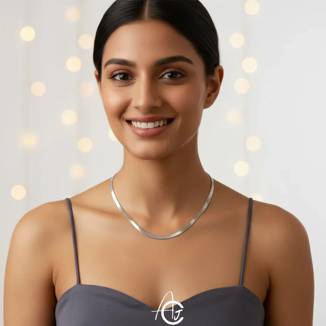 Trendy Fashionista Silver Neckchain - Image 4